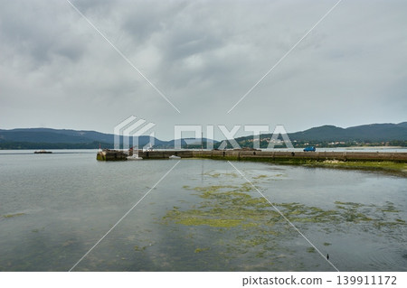Clean docks and piers awaiting boats in the Rianxo maritime port in Galicia Clean docks and piers awaiting boats in the Rianxo maritime port in Galicia 139911172