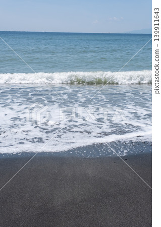 浪潮在沙灘上擊敗 浪潮在沙灘上擊敗 139911643