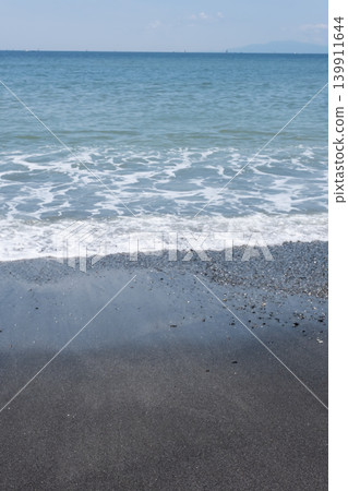 浪潮在沙灘上擊敗 浪潮在沙灘上擊敗 139911644