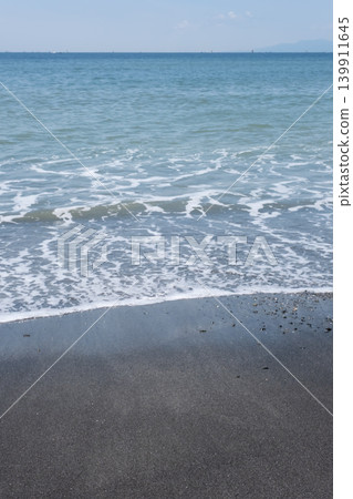 浪潮在沙灘上擊敗 浪潮在沙灘上擊敗 139911645