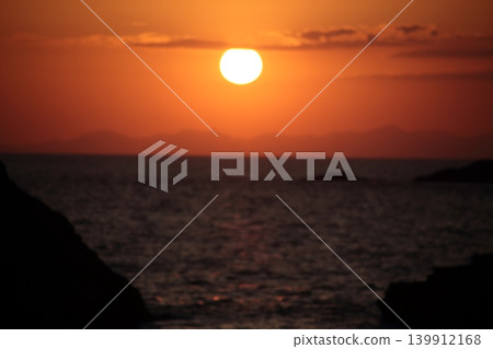 Sunset over the sea Sunset over the sea 139912168