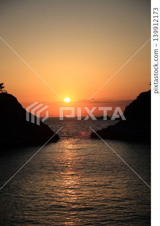 Sunset over the sea Sunset over the sea 139912173