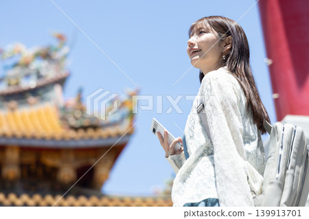 Women enjoying travel Women enjoying travel 139913701
