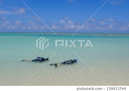 Children and siblings snorkeling at Hatena Beach Children and siblings snorkeling at Hatena Beach 139913744