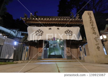 Hozanji Temple's main gate at night (Ikoma City, Nara Prefecture) Hozanji Temple's main gate at night (Ikoma City, Nara Prefecture) 139915067
