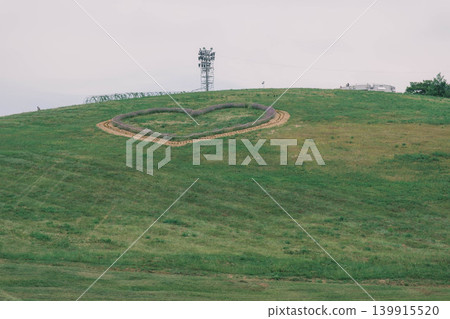 [Hinode Park] Heart-shaped lawn 139915520