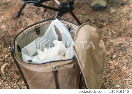 露營地的露營用品(垃圾桶) 露營地的露營用品(垃圾桶) 139916140