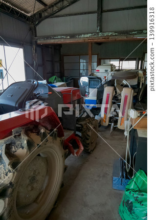 小屋 船艙 拖拉機 139916318