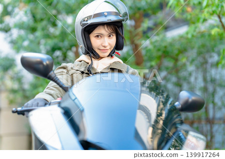  騎自行車的女人 139917264