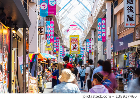 東京阿佐谷車站前的景色:阿佐谷珍珠中心商店街 東京阿佐谷車站前的景色:阿佐谷珍珠中心商店街 139917460