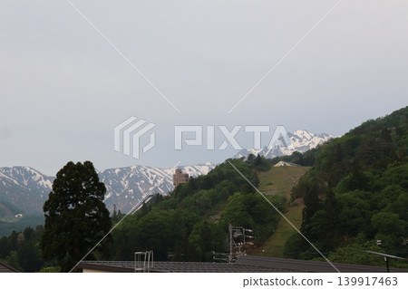 初夏時節，從白馬村眺望白馬三山 139917463