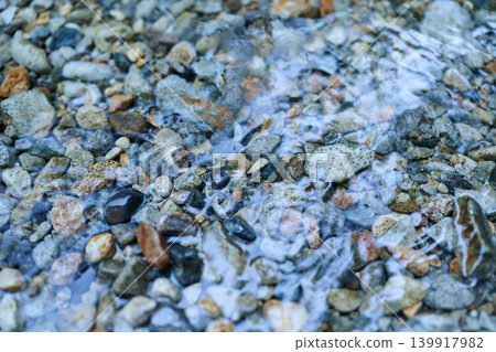 山間溪流岩石的皮膚 山間溪流岩石的皮膚 139917982