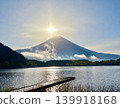 清晨的湖景和富士山 139918168