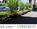 Shade bench 139918237