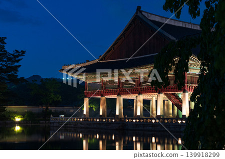 Seoul, South Korea - May. 14, 2026 : Magnificent night view of Gyeonghoeru Pavilion reflected in the pond during the spring night opening at Gyeongbokgung Palace, Seoul Seoul, South Korea - May. 14, 2026 : Magnificent night view of Gyeonghoeru Pavilion reflected in the pond during the spring night opening at Gyeongbokgung Palace, Seoul 139918299