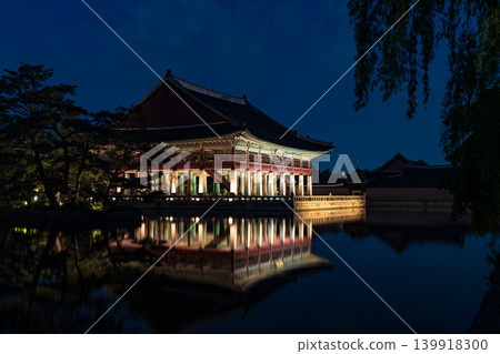 Seoul, South Korea - May. 14, 2026 : Magnificent night view of Gyeonghoeru Pavilion reflected in the pond during the spring night opening at Gyeongbokgung Palace, Seoul Seoul, South Korea - May. 14, 2026 : Magnificent night view of Gyeonghoeru Pavilion reflected in the pond during the spring night opening at Gyeongbokgung Palace, Seoul 139918300