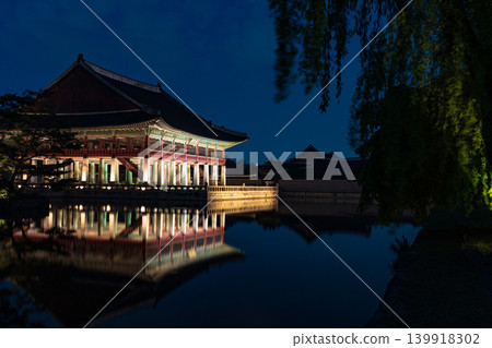 Seoul, South Korea - May. 14, 2026 : Magnificent night view of Gyeonghoeru Pavilion reflected in the pond during the spring night opening at Gyeongbokgung Palace, Seoul Seoul, South Korea - May. 14, 2026 : Magnificent night view of Gyeonghoeru Pavilion reflected in the pond during the spring night opening at Gyeongbokgung Palace, Seoul 139918302