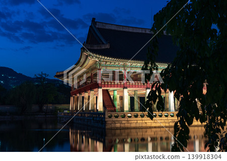 Seoul, South Korea - May. 14, 2026 : Magnificent night view of Gyeonghoeru Pavilion reflected in the pond during the spring night opening at Gyeongbokgung Palace, Seoul 139918304