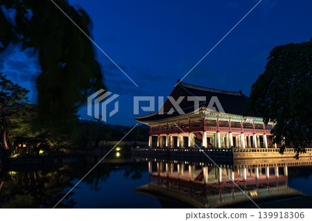 Seoul, South Korea - May. 14, 2026 : Magnificent night view of Gyeonghoeru Pavilion reflected in the pond during the spring night opening at Gyeongbokgung Palace, Seoul 139918306