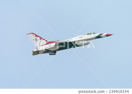 The rising solo of the US Air Force Thunderbirds The rising solo of the US Air Force Thunderbirds 139918334