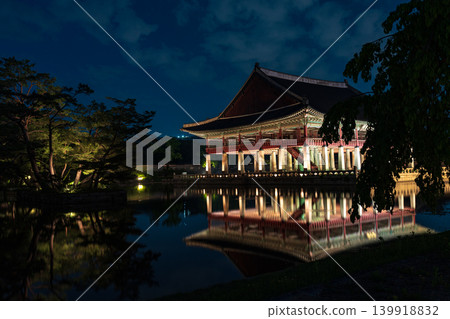 Seoul, South Korea - May. 14, 2026 : Magnificent night view of Gyeonghoeru Pavilion reflected in the pond during the spring night opening at Gyeongbokgung Palace, Seoul 139918832