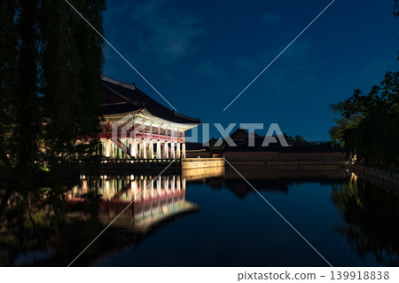 Seoul, South Korea - May. 14, 2026 : Magnificent night view of Gyeonghoeru Pavilion reflected in the pond during the spring night opening at Gyeongbokgung Palace, Seoul Seoul, South Korea - May. 14, 2026 : Magnificent night view of Gyeonghoeru Pavilion reflected in the pond during the spring night opening at Gyeongbokgung Palace, Seoul 139918838