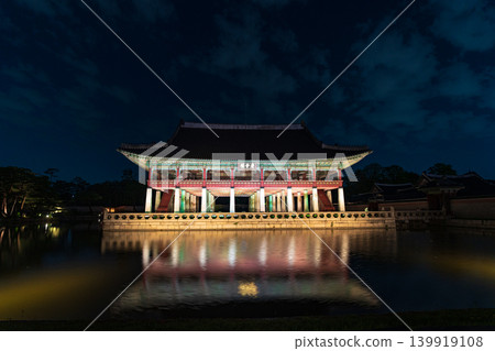 Seoul, South Korea - May. 14, 2026 : Magnificent night view of Gyeonghoeru Pavilion reflected in the pond during the spring night opening at Gyeongbokgung Palace, Seoul Seoul, South Korea - May. 14, 2026 : Magnificent night view of Gyeonghoeru Pavilion reflected in the pond during the spring night opening at Gyeongbokgung Palace, Seoul 139919108
