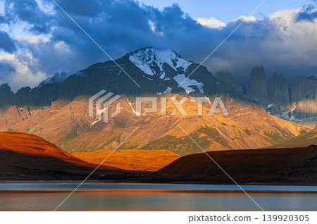 Mountain photos of Torres del Paine National Park 007 Mountain photos of Torres del Paine National Park 007 139920305
