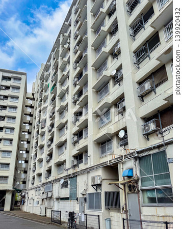 藍天下的巨型住宅區，巨大的公共住宅區 139920432