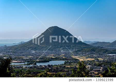 Iinoyama, also known as Onigiri-yama, is located in Setonaikai National Park. Iinoyama, also known as Onigiri-yama, is located in Setonaikai National Park. 139921599