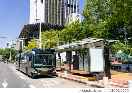Next-generation smart bus "SRT-001" stopping at Sakae Station in Nagoya. Next-generation smart bus "SRT-001" stopping at Sakae Station in Nagoya. 139921963