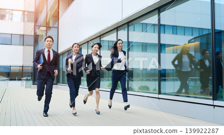 A group of business people running through the city 139922287