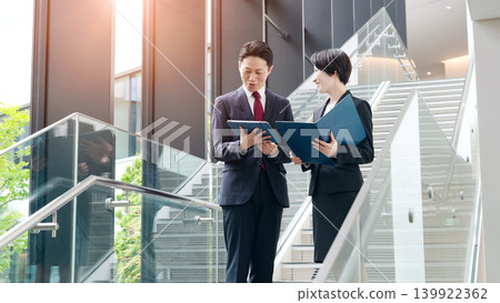 Group of business people having a conversation in the office 139922362