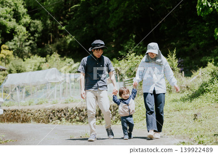 鄉村生活、為養育子女而搬遷、務農、農業 鄉村生活、為養育子女而搬遷、務農、農業 139922489