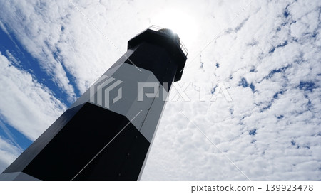 一座高聳入雲的燈塔（北海道能登呂岬燈塔） 139923478