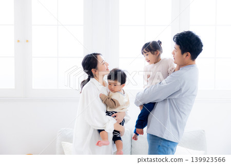 4人家庭 4人家庭 139923566