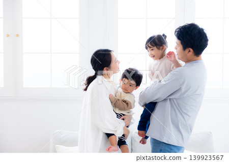 4人家庭 4人家庭 139923567