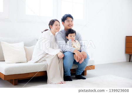 Baby and parents playing in the living room 139923608
