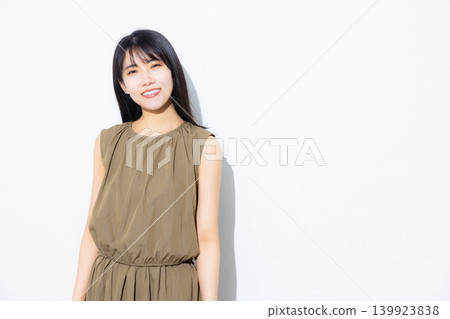 A woman in a khaki dress 139923838