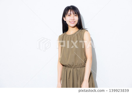 A woman in a khaki dress 139923839