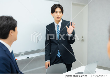 Business people having a meeting Business people having a meeting 139924466