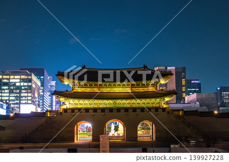 Seoul, South Korea - May. 14, 2026 : Magnificent night view of Gwanghwamun Gate and traditional royal palace architecture during the spring night opening at Gyeongbokgung Palace, Seoul 139927228