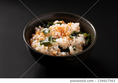 Salmon and seaweed rice 139927563