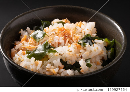 Salmon and seaweed rice 139927564