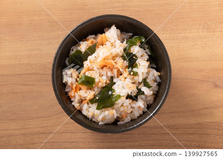 鮭魚海藻飯 鮭魚海藻飯 139927565