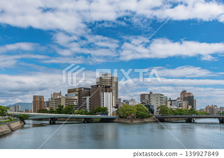 Riverside scenery in Hiroshima City; scenery around Hiroshima Station Riverside scenery in Hiroshima City; scenery around Hiroshima Station 139927849