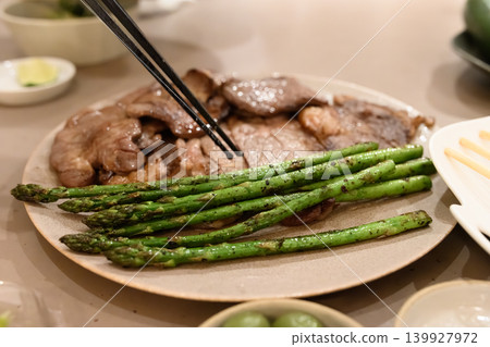 牛排蘆筍套餐 牛排蘆筍套餐 139927972