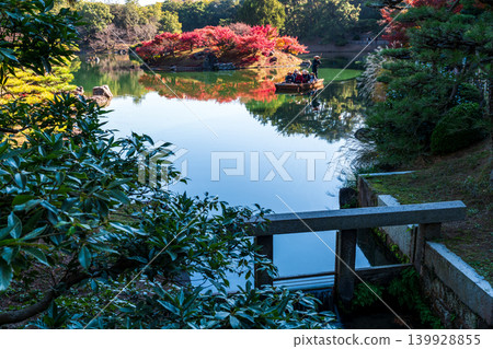 【特別風景名勝】栗林庭園:晚秋景色 - 南湖與日本船 2,香川縣高松市 【特別風景名勝】栗林庭園:晚秋景色 - 南湖與日本船 2,香川縣高松市 139928855