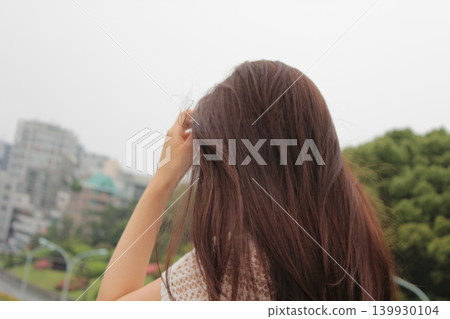 一個女人的背影 一個女人的背影 139930104