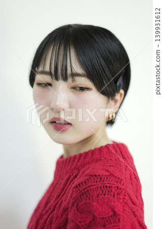 一位二十多歲、魅力四射的年輕女性的肖像 一位二十多歲、魅力四射的年輕女性的肖像 139931612